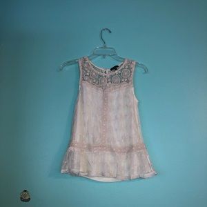 Cute spiral lace vintage top